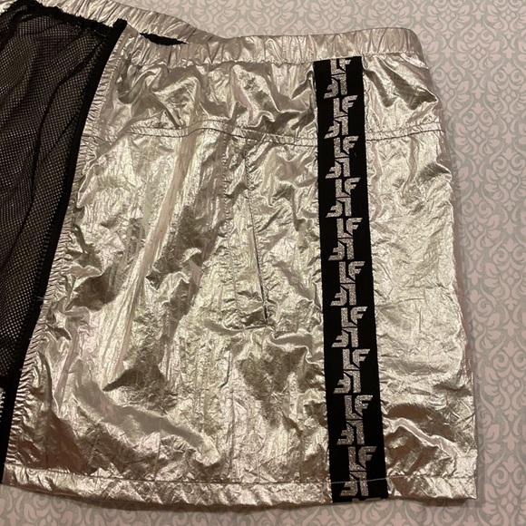 LF Shiny Metallic Silver Zip Front Logo Skirt Lined Mesh Zip Back Elastic Waist - Picture 9 of 12